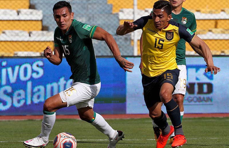 Trận thi đấu bóng đá giữa 2 đội tuyển Bolivia và Ecuador.